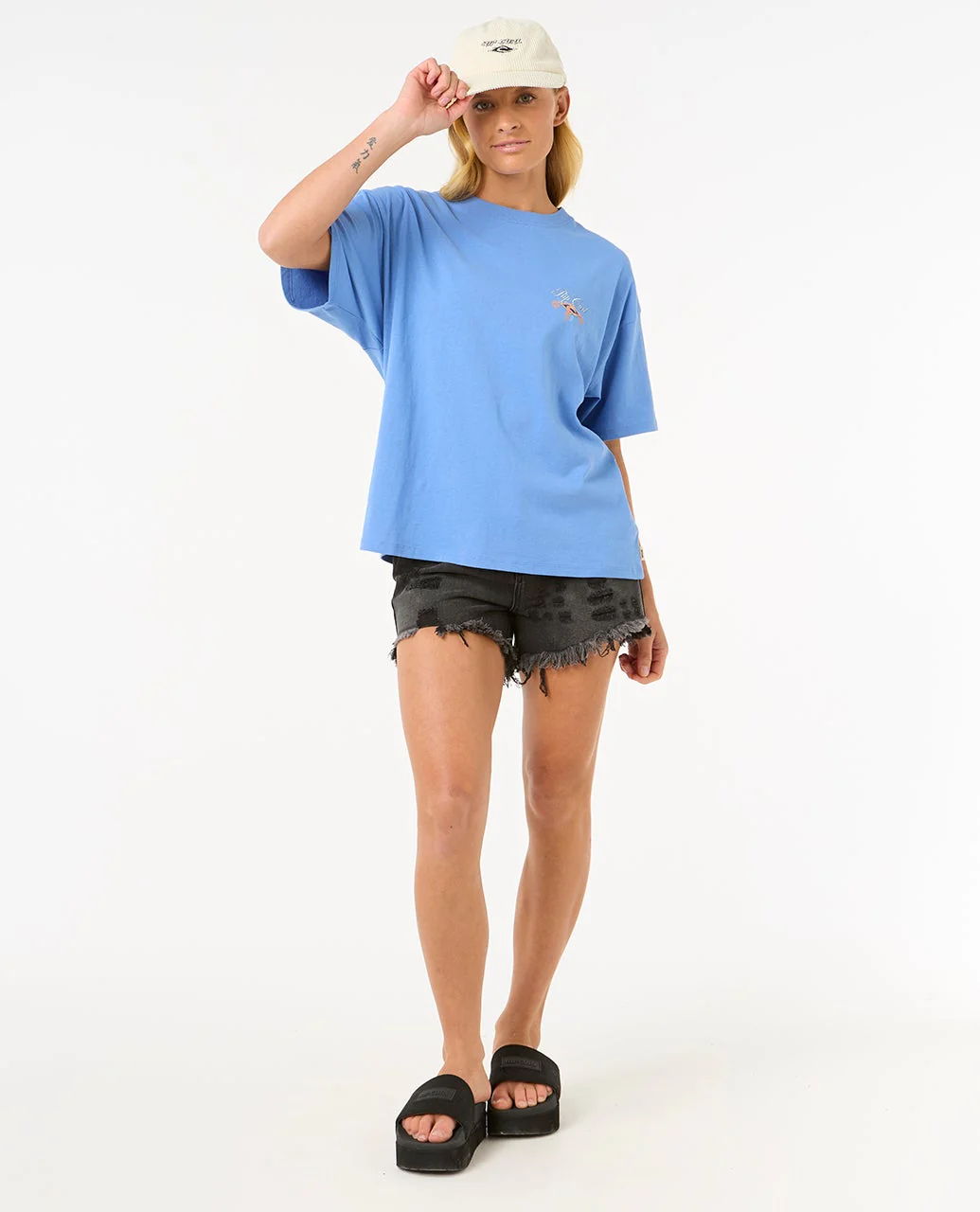 Hibiscus Diamond Heritage Tee - Image 4
